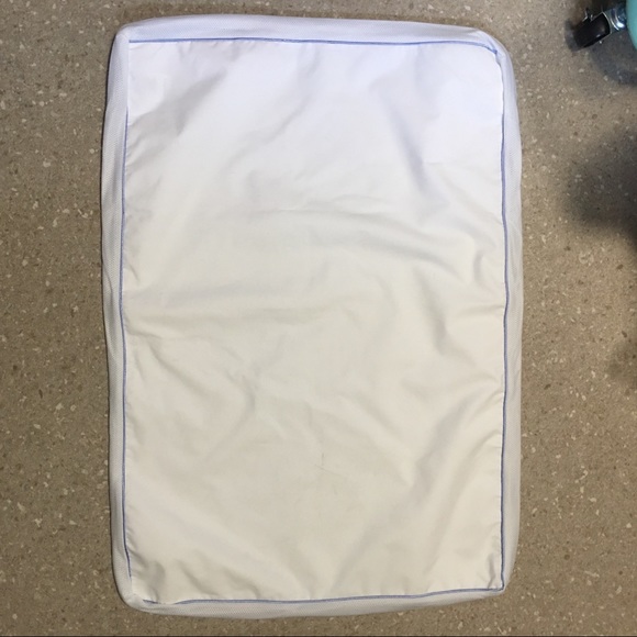 Pillow protector mainstays standard queen zips New or Like new - Picture 2 of 9